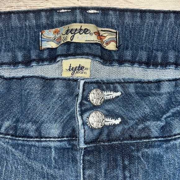 𝅺Tyte Straight‎ Leg Women’s Jeans - Picture 2 of 7